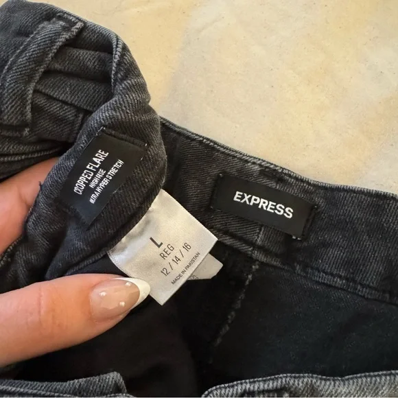 Express Black Distressed Cropped Flare Jeans sz L - Picture 4 of 4